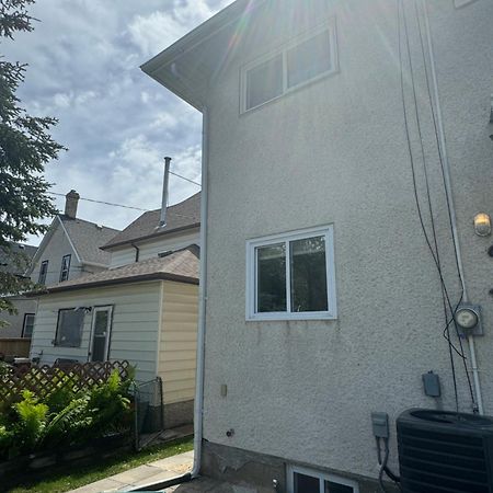 Villa Walking Distance To St Boniface, Easy Parking à Winnipeg Extérieur photo