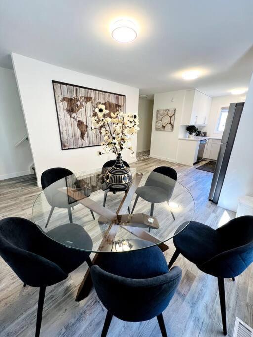 Villa Walking Distance To St Boniface, Easy Parking à Winnipeg Extérieur photo