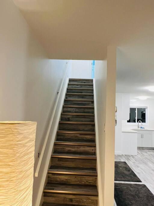 Villa Walking Distance To St Boniface, Easy Parking à Winnipeg Extérieur photo