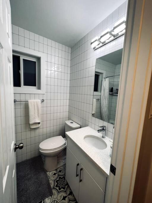 Villa Walking Distance To St Boniface, Easy Parking à Winnipeg Extérieur photo