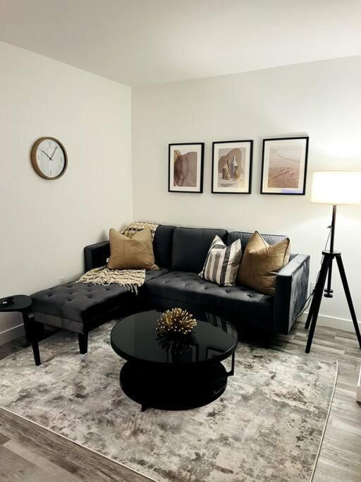 Villa Walking Distance To St Boniface, Easy Parking à Winnipeg Extérieur photo