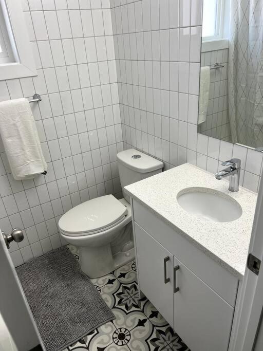 Villa Walking Distance To St Boniface, Easy Parking à Winnipeg Extérieur photo