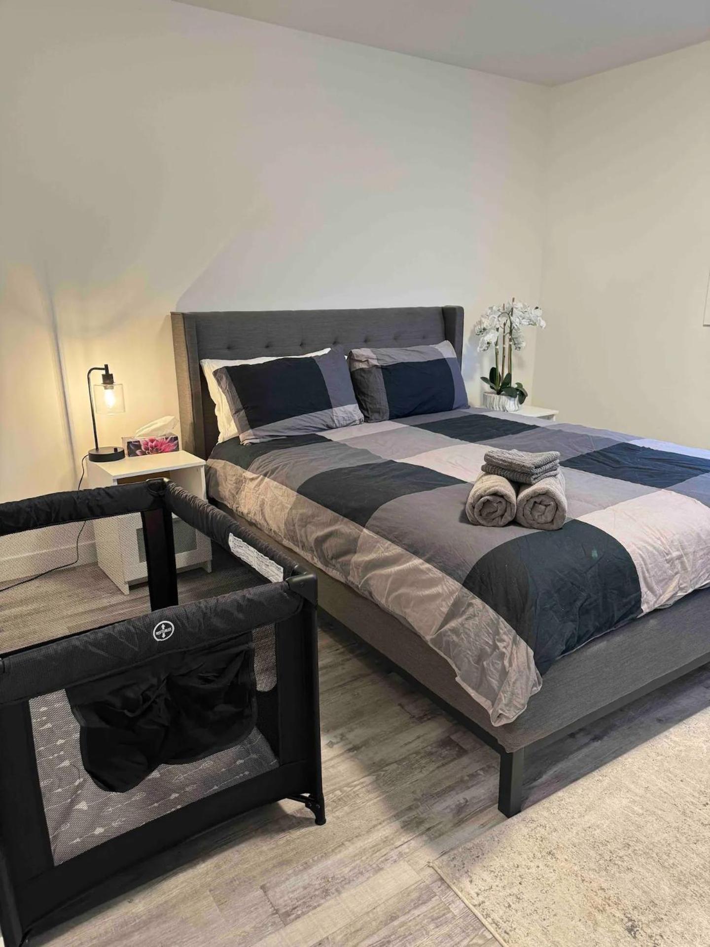 Villa Walking Distance To St Boniface, Easy Parking à Winnipeg Extérieur photo
